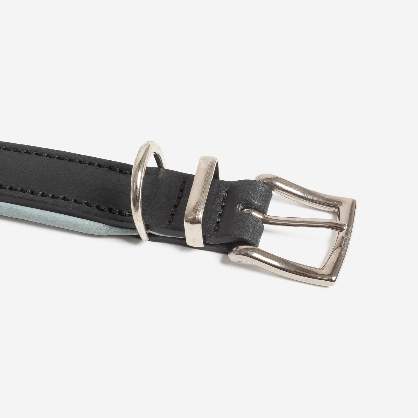 Discover dog walking luxury with our handcrafted Italian padded leather dog collar in Black & Grey! The perfect collar for dogs available now at Lords & Labradors