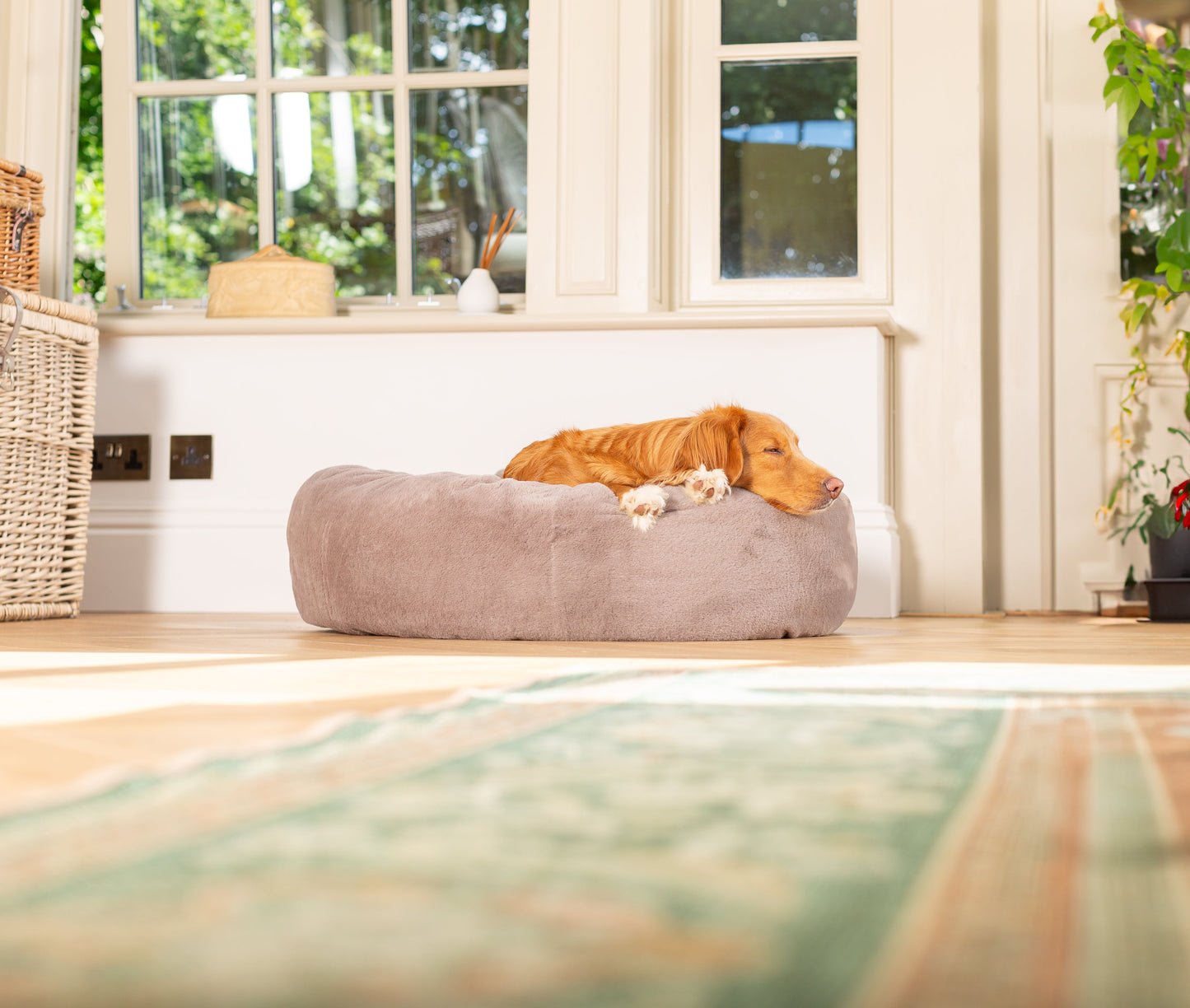 Calming Anti-Anxiety Donut Bed in Fawn Faux Fur by Lords & Labradors