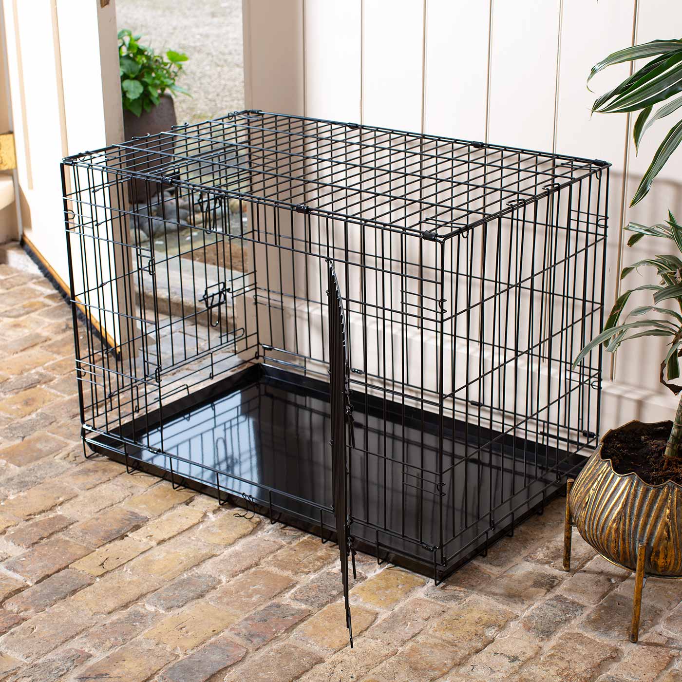 Discover the perfect deluxe heavy duty black dog crate, featuring two doors for easy access and a removable tray for easy cleaning! The ideal choice to keep new puppies safe, made using pet safe galvanised steel! Available now in 5 sizes and three stunning colours at Lords & Labradors 