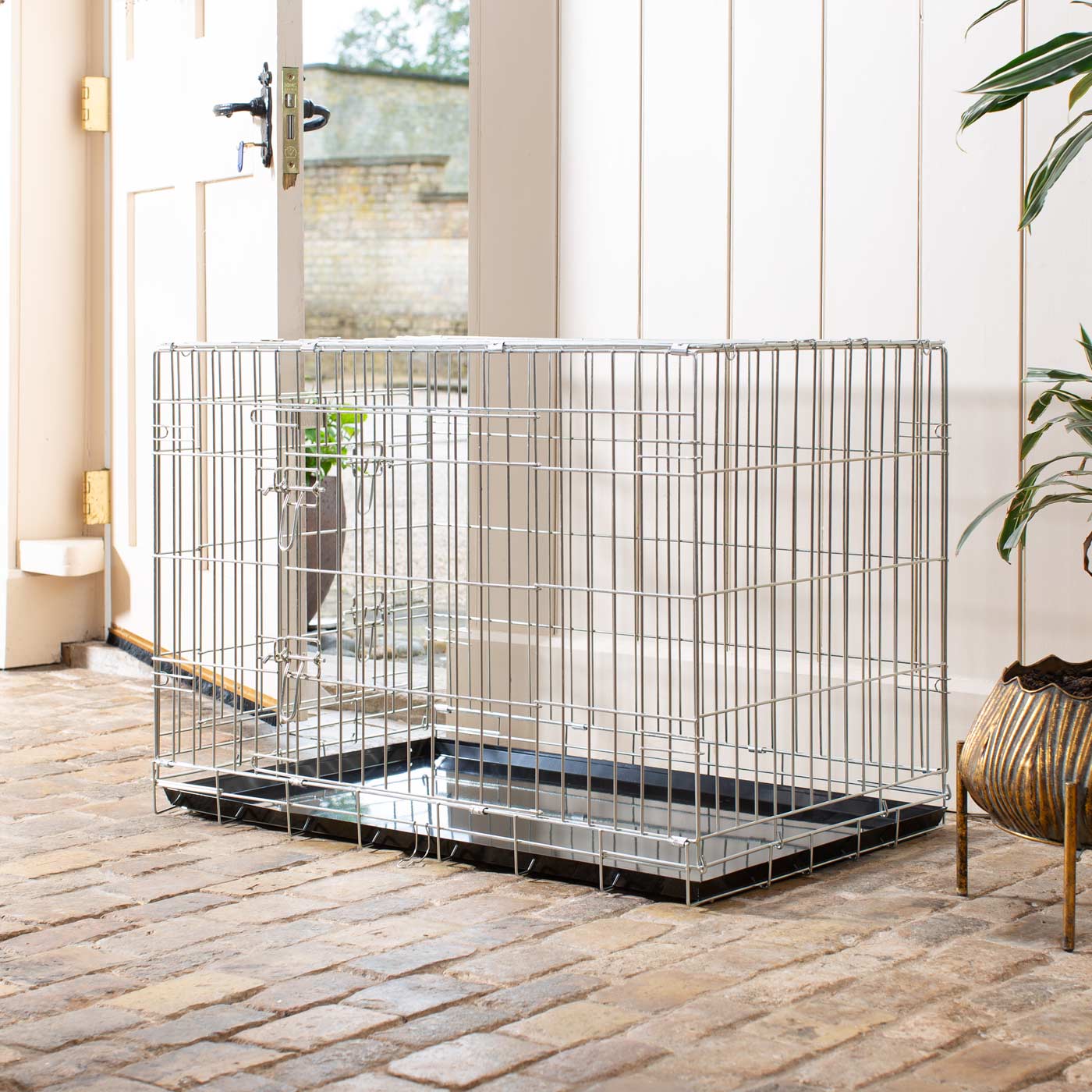 Discover the perfect deluxe heavy duty silver dog crate, featuring two doors for easy access and a removable tray for easy cleaning! The ideal choice to keep new puppies safe, made using pet safe galvanised steel! Available now in 5 sizes and three stunning colours at Lords & Labradors 