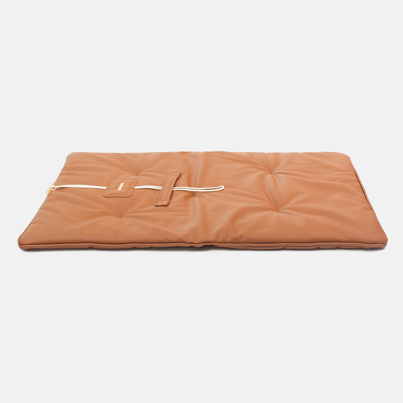 Embark on the perfect pet travel with our luxury Travel Mat in Essentials Rhino Ember. Featuring a Carry handle for on the move once Rolled up for easy storage, can be used as a seat cover, boot mat or travel bed! Available now at Lords & Labradors