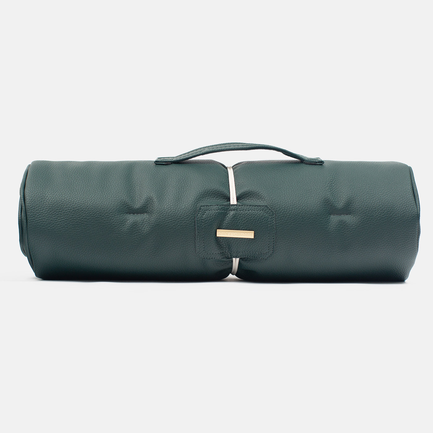 Embark on the perfect pet travel with our luxury Travel Mat in Rhino Forest (Green). Featuring a Carry handle for on the move once Rolled up for easy storage, can be used as a seat cover, boot mat or travel bed! Available now at Lords & Labradors 