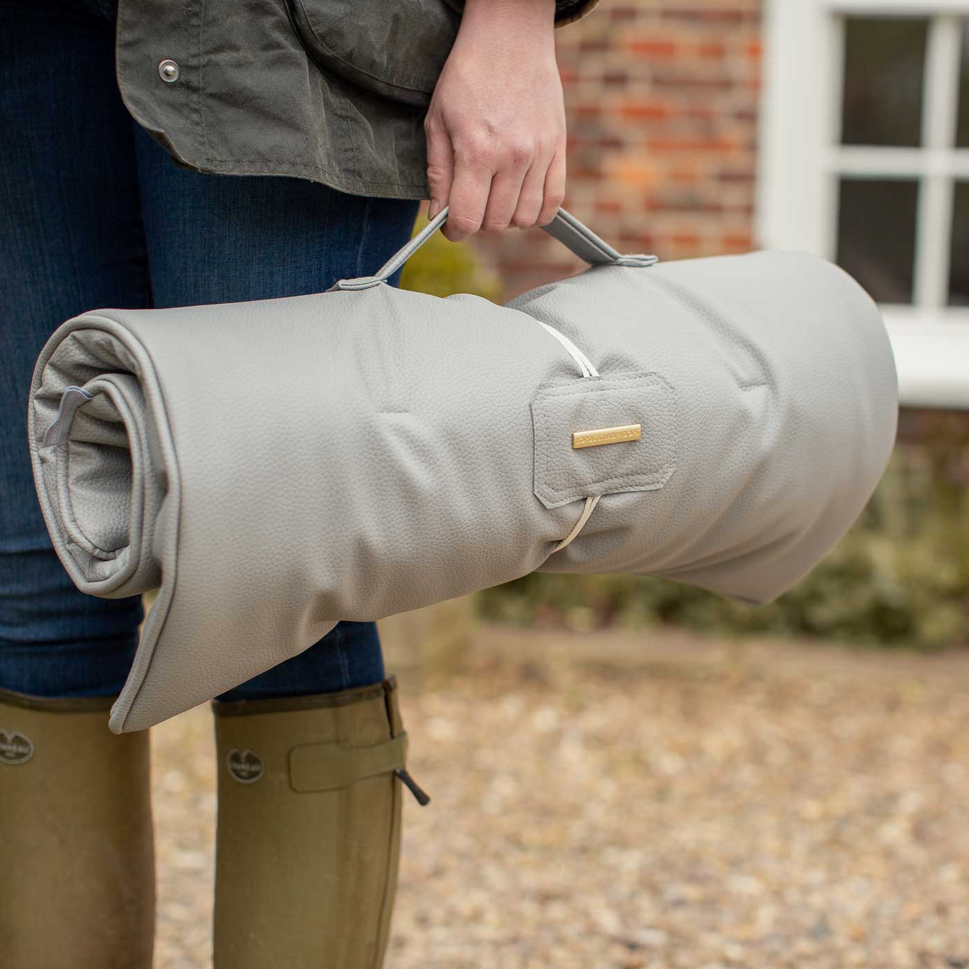 Embark on the perfect pet travel with our luxury Travel Mat in Rhino Granite. Featuring a Carry handle for on the move once Rolled up for easy storage, can be used as a seat cover, boot mat or travel bed! Available now at Lords & Labradors