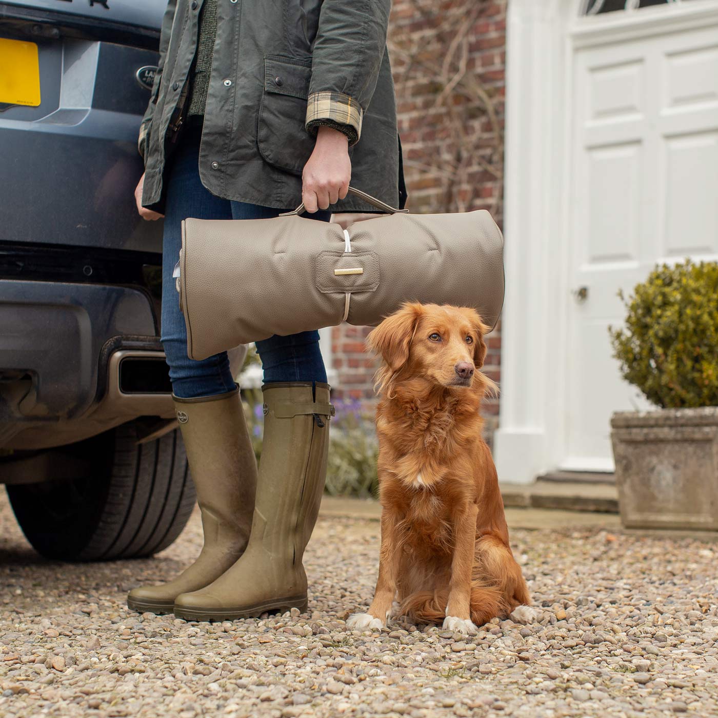 Embark on the perfect pet travel with our luxury Travel Mat in Rhino Camel. Featuring a Carry handle for on the move once Rolled up for easy storage, can be used as a seat cover, boot mat or travel bed! Available now at Lords & Labradors