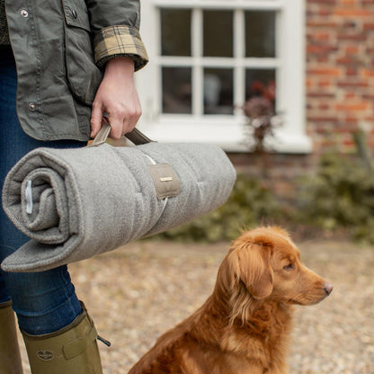 Embark on the perfect pet travel with our luxury Travel Mat in Pewter Herringbone. Featuring a Carry handle for on the move once Rolled up for easy storage, can be used as a seat cover, boot mat or travel bed! Available now at Lords & Labradors