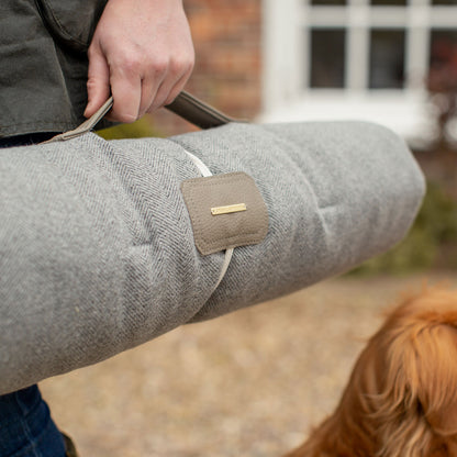 Embark on the perfect pet travel with our luxury Travel Mat in Pewter Herringbone. Featuring a Carry handle for on the move once Rolled up for easy storage, can be used as a seat cover, boot mat or travel bed! Available now at Lords & Labradors