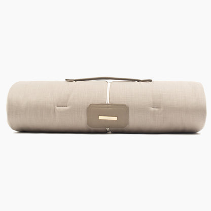 Embark on the perfect pet travel with our luxury Travel Mat in Savanna Stone! Featuring a Carry handle for on the move once Rolled up for easy storage, can be used as a seat cover, boot mat or travel bed! Available now at Lords & Labradors