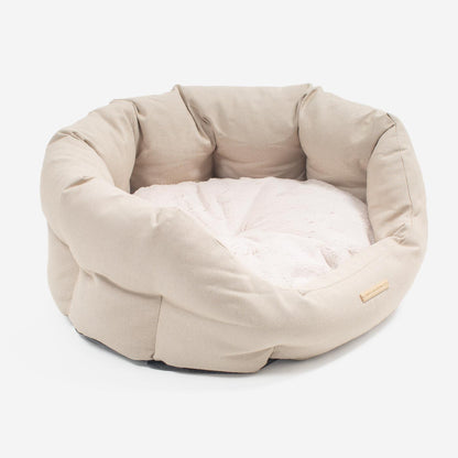 Discover our luxury twill oval dog bed in beautiful Linen, the ideal choice for dogs to enjoy blissful nap-time, featuring reversible inner cushion with raised sides for dogs who love to rest their head for the ultimate cosiness! Handcrafted in Italy for pure pet luxury! Available now at Lords & Labradors 