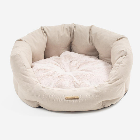 Discover our luxury twill oval dog bed in beautiful Linen, the ideal choice for dogs to enjoy blissful nap-time, featuring reversible inner cushion with raised sides for dogs who love to rest their head for the ultimate cosiness! Handcrafted in Italy for pure pet luxury! Available now at Lords & Labradors 