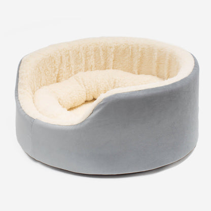 Discover our luxurious dog bed perfect for puppy growing! Crafted from plush sherpa, faux suede outer and complete with soft foam inner to present the ideal dog bed for puppies to grow! Available now at Lords & Labradors    