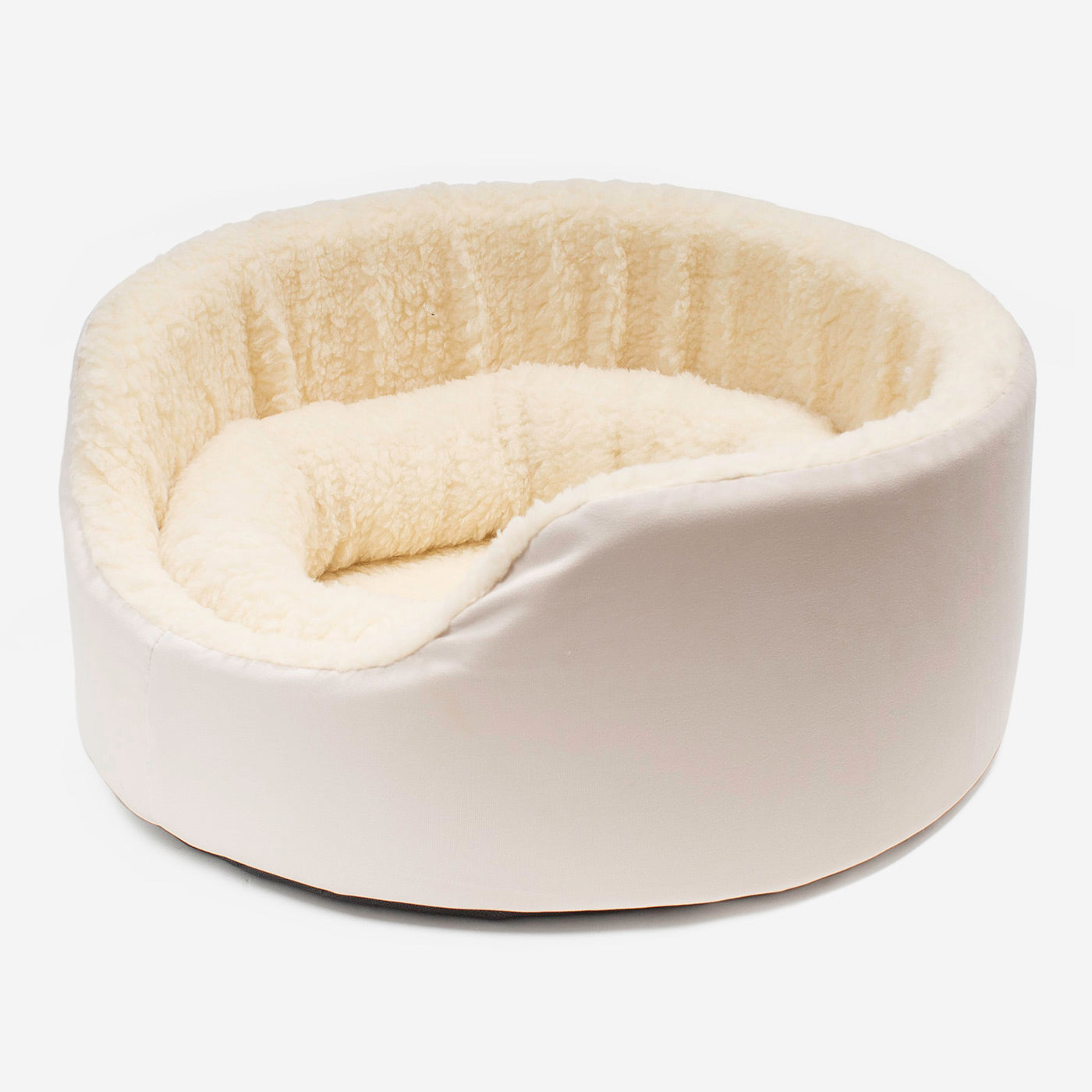  Grow With me Puppy Oval Bed, Crafted From Plush Sherpa Fleece & Suede Outer, Complete With Foam Inner For The Perfect Bed For Your Dog! Available Now at Lords & Labradors