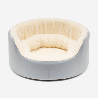 Discover our luxurious dog bed perfect for puppy growing! Crafted from plush sherpa, faux suede outer and complete with soft foam inner to present the ideal dog bed for puppies to grow! Available now at Lords & Labradors    